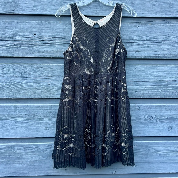 FREE PEOPLE BLACK LACE MINI BOHO ROCCO CUT OUT DRESS  SIZE 4 - Picture 11 of 11